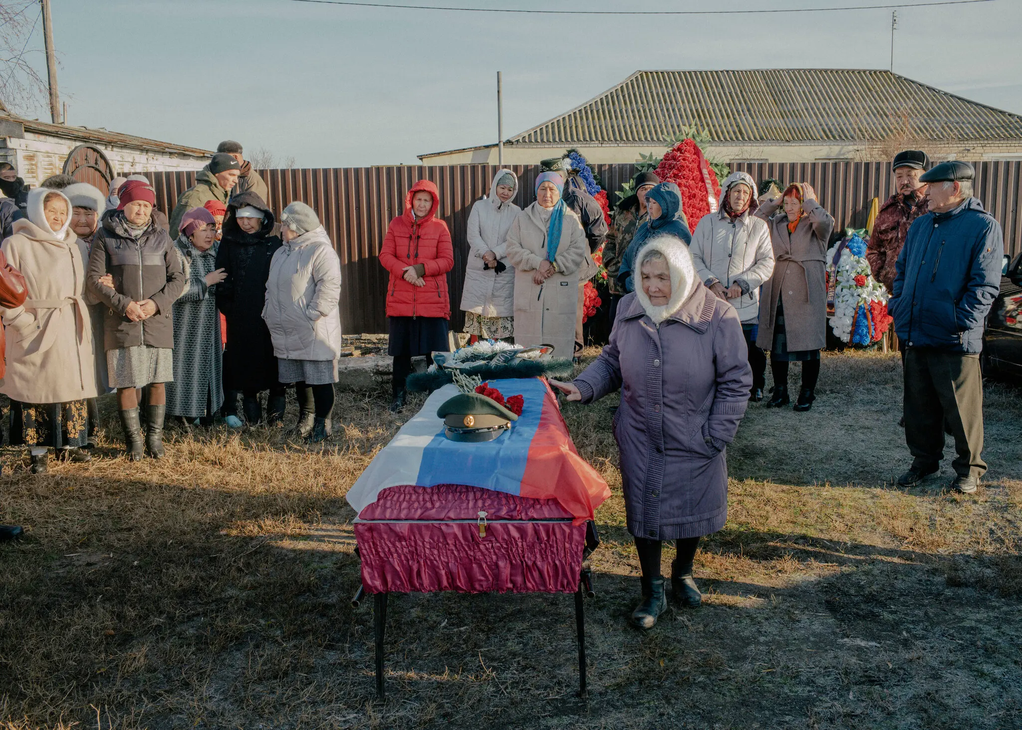 Похорон Гаріпула Кадирова, російського солдата, який загинув під час бойових дій в Україні, минулого місяця в селі Овсянка, Росія.